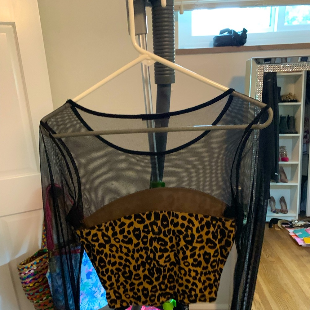 Leopard crop top with mesh sleeves!